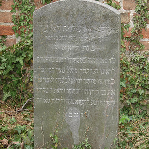 Tombstone Hebrew 27
