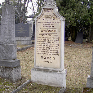 Tombstone Hebrew 75