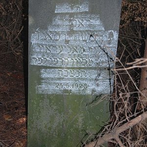 Tombstone Hebrew 5