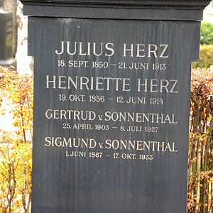 Sonnenthal Gertrud