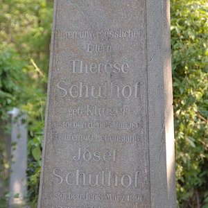 Schulhof Therese