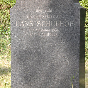 Schulhof Hans