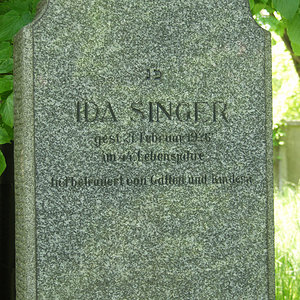 Singer Ida