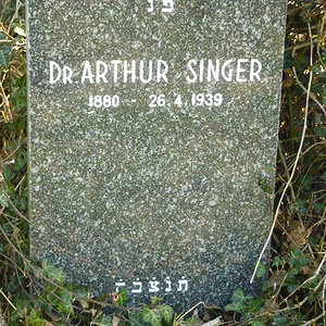 Singer Arthur Dr.