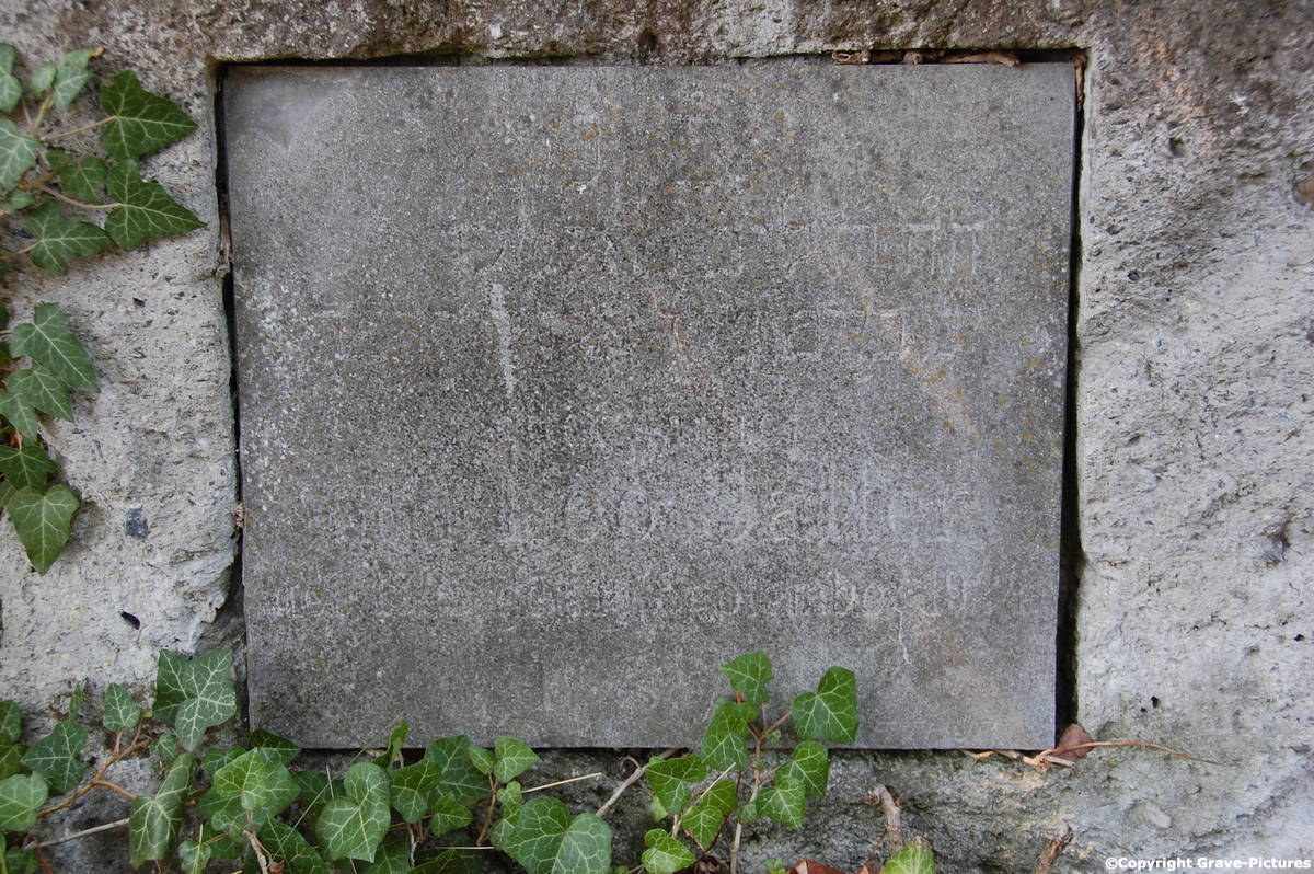 Tombstone Hebrew 1