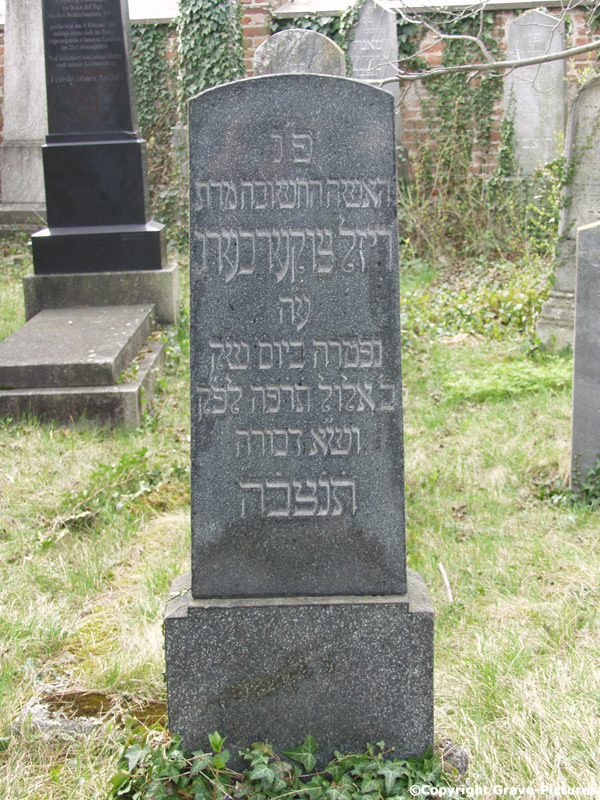 Tombstone Hebrew 19